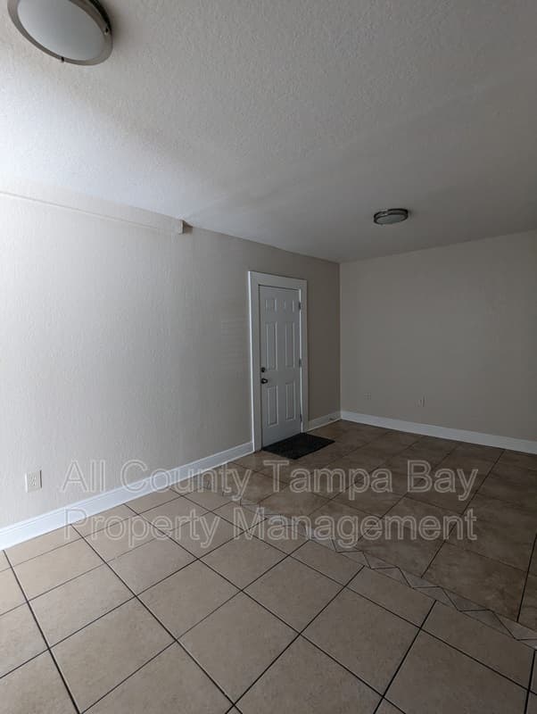 Saint Petersburg House: 1102 21st St S