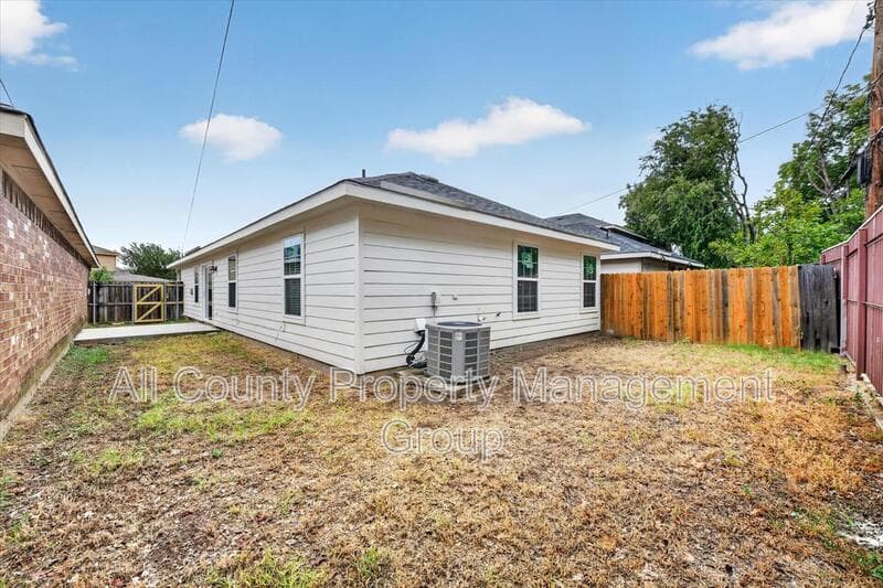 Fort Worth House: 756 River Garden Drive