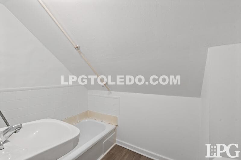 Toledo Condo: 3843 Peru St