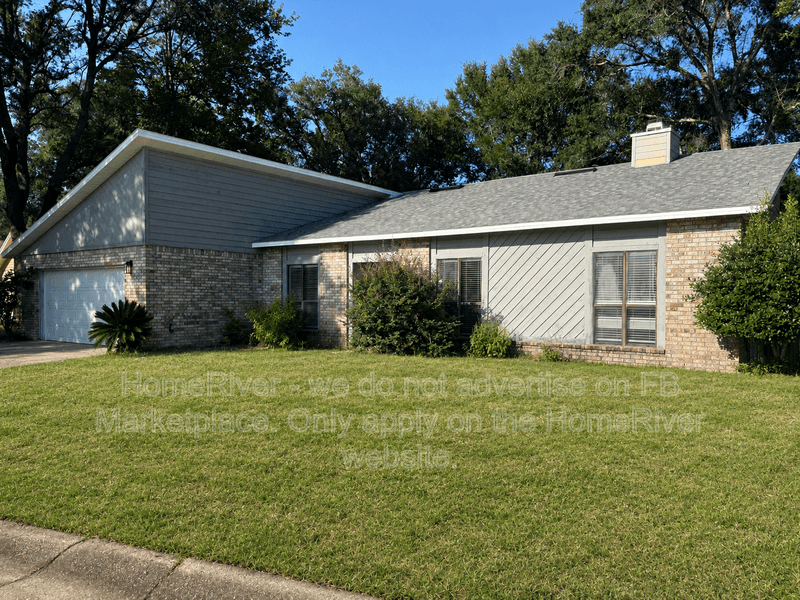 Pensacola House: 4780 Baywind Dr