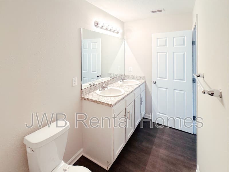 Jacksonville House: 6704 Elwood Ave