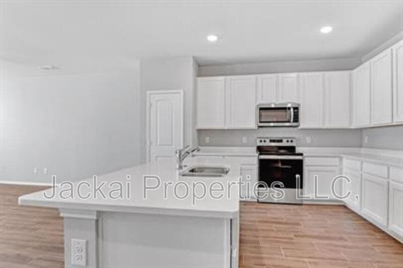 Van Alstyne House: 1217 Benwick Drive