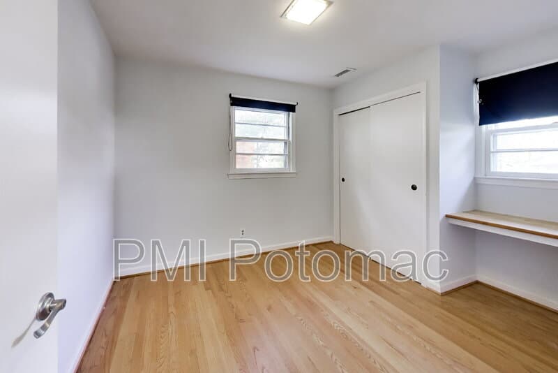 Silver Spring House: 11714 College View Drive