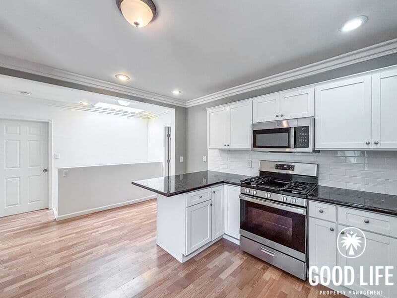 San Diego House: 2906 B St