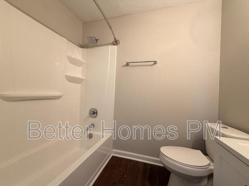 Knightdale House: 5716 Woof Place