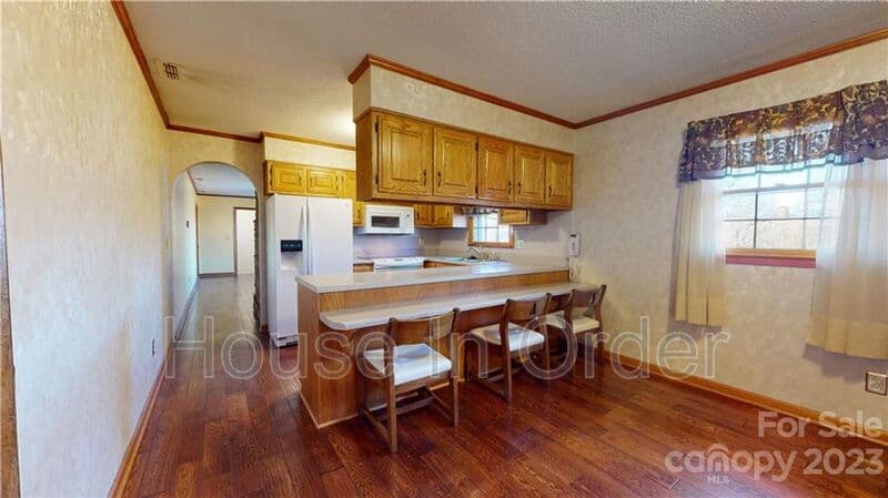 Marion House: 219 Ridge Rd