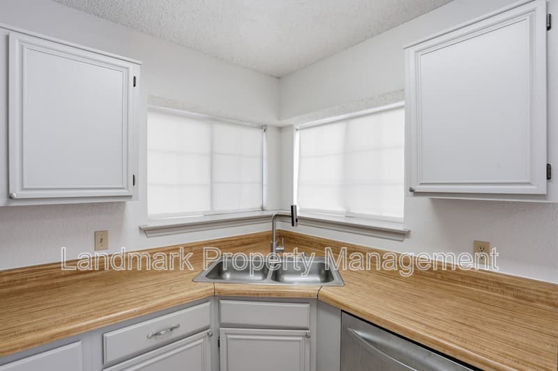Mansfield House: 1122 Hidden Creek Drive