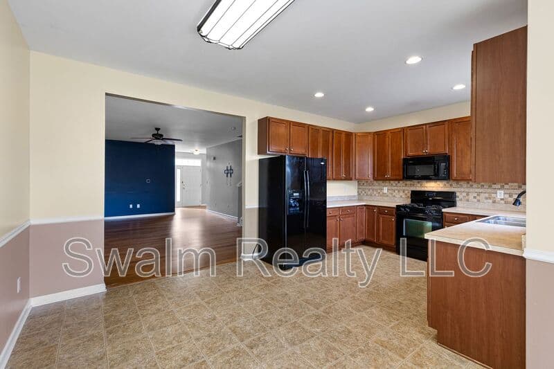 Middletown House: 325 Wilmore Dr