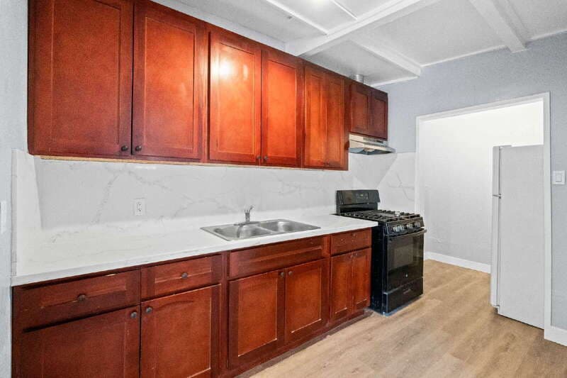 Sacramento House: 1516B McAllister Avenue