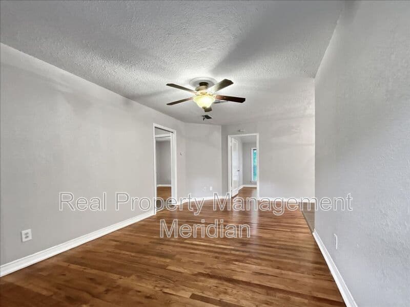 Forth Worth House: 4929 Donnelly Ave