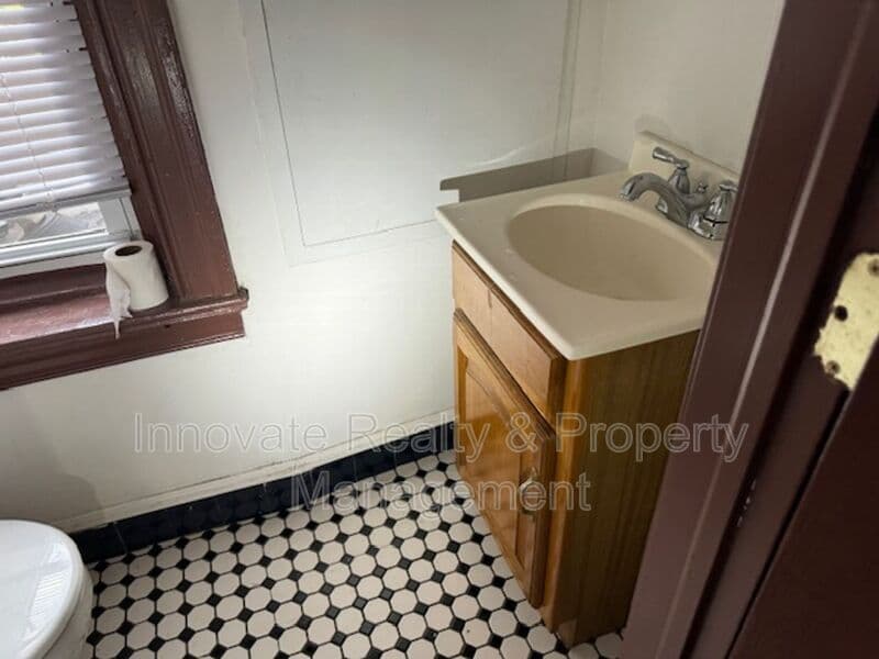 Philadelphia House: 4416 Locust Ave