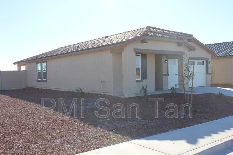 Casa Grande House: 1389 East Jaycie Lane