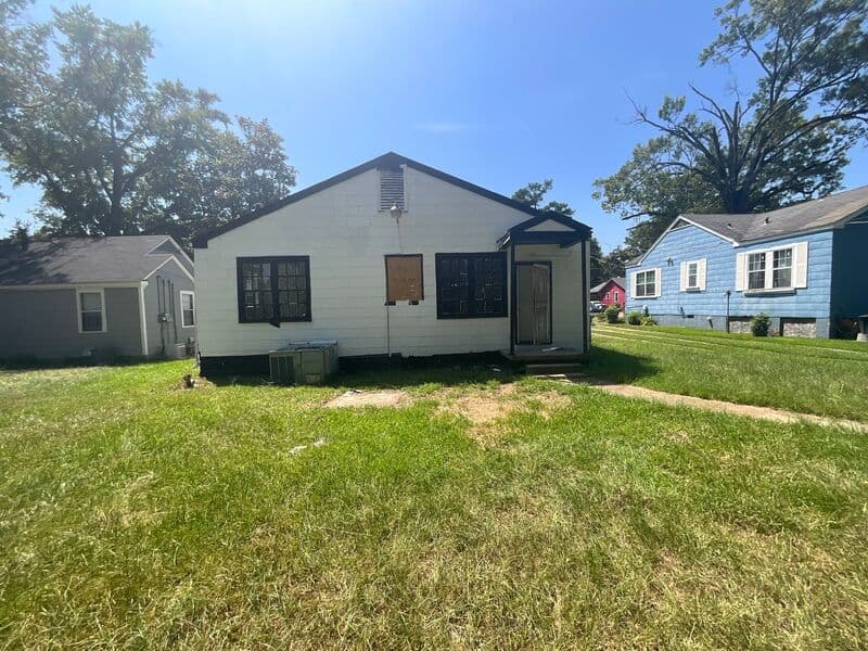 Jackson House: 354 Fredrica Avenue
