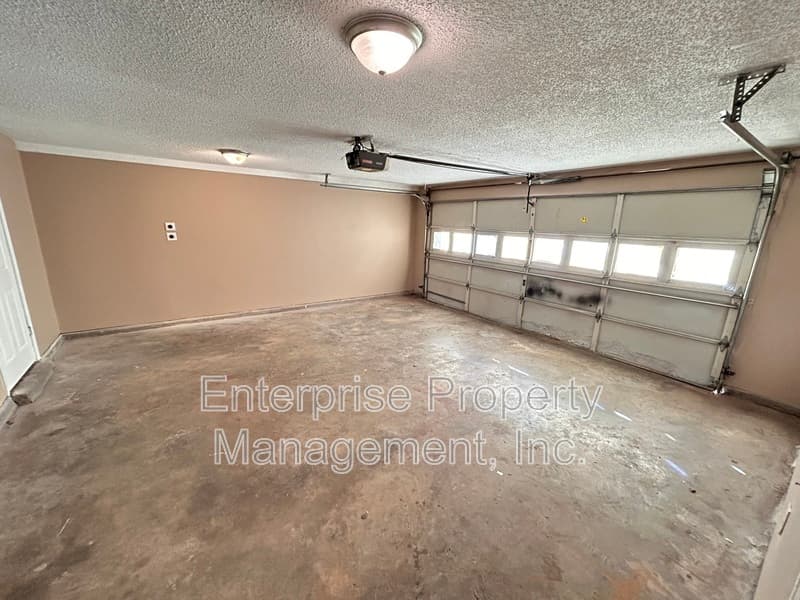 Cordova House: 7828 Bland Lane