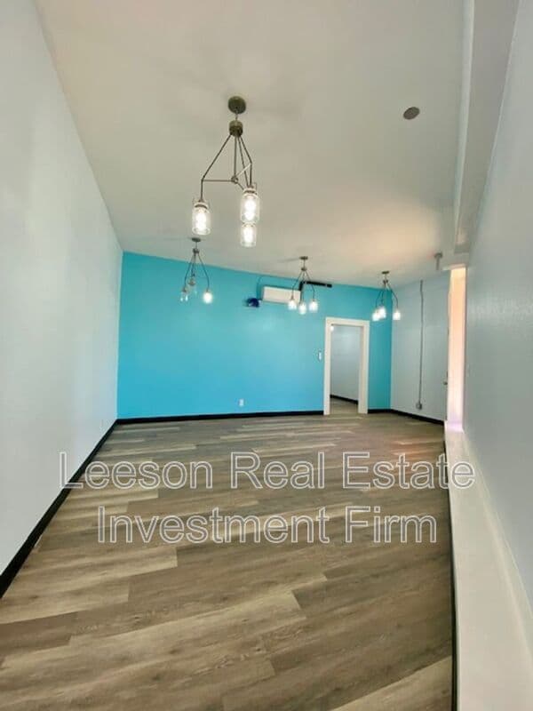 Shreveport House: 218-228 North Market Street