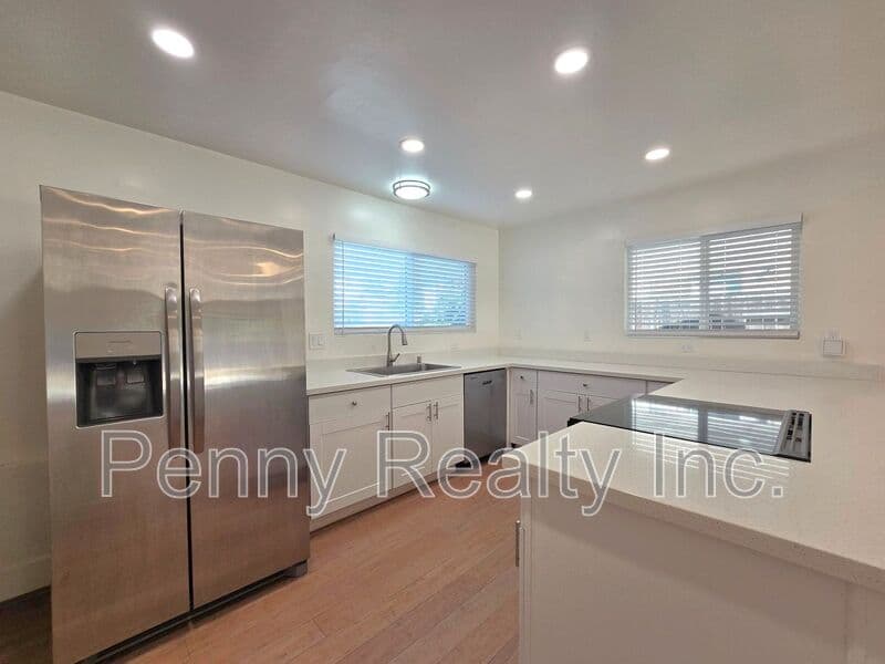 San Diego House: 6046 Reo Pl