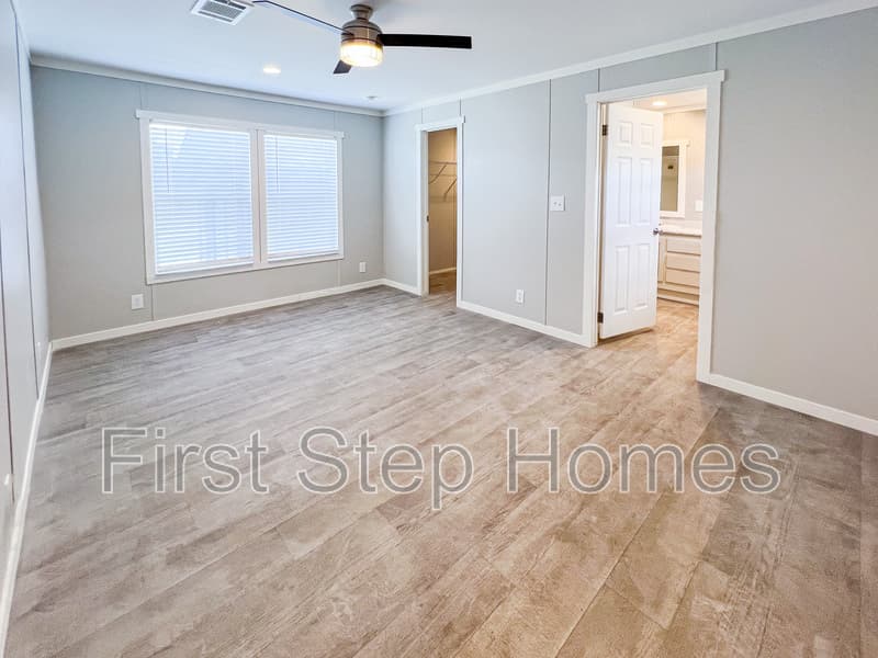 Tyler House: 1021 Conchas St