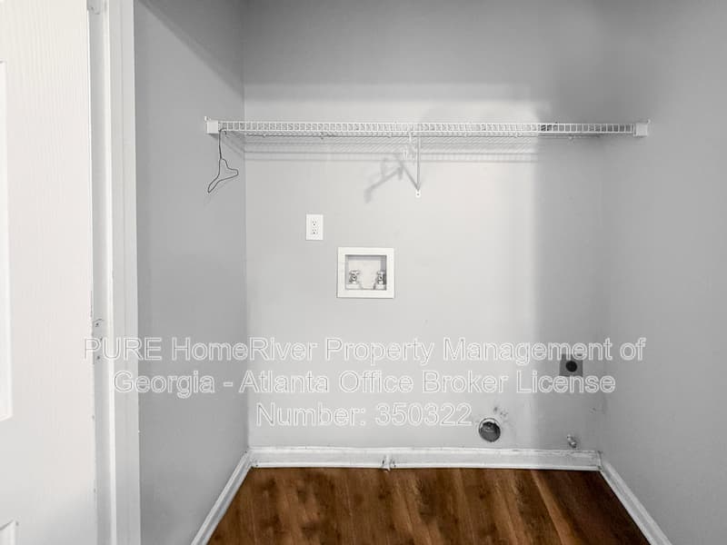 Locust Grove House: 131 Laughlin Dr