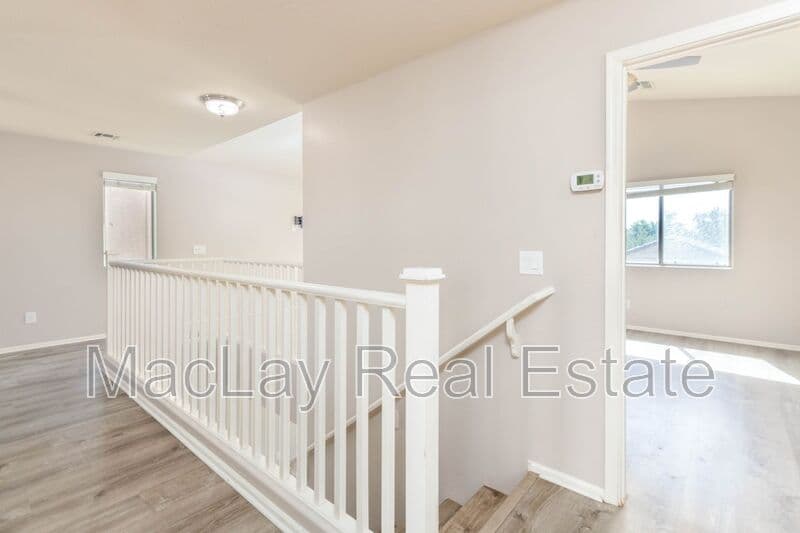 Glendale House: 7265 W Glenn Dr