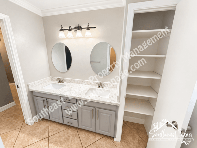 Beaumont House: 6030 Zenith Lane
