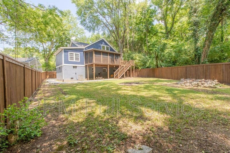 Nashville House: 1021 College Avenue