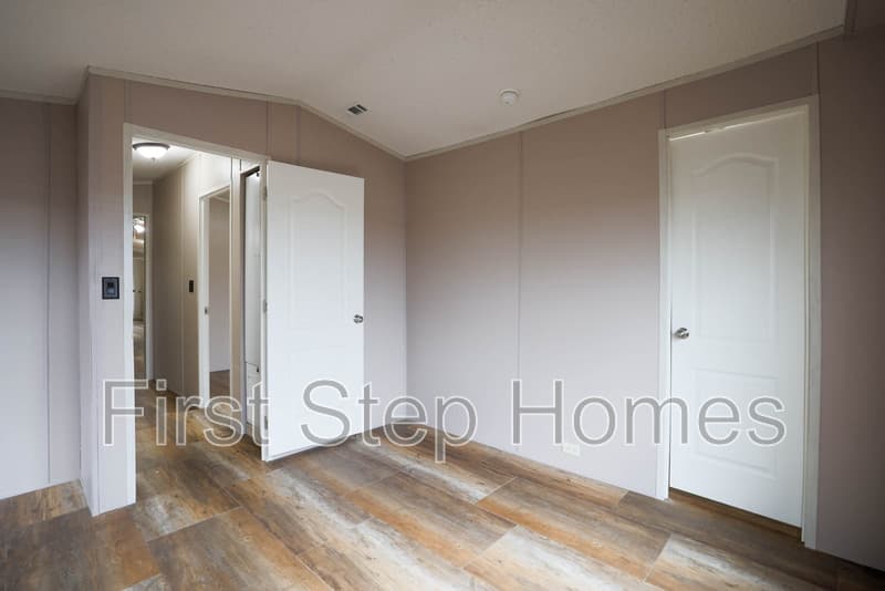 Tyler House: 1114 Tres Picos St