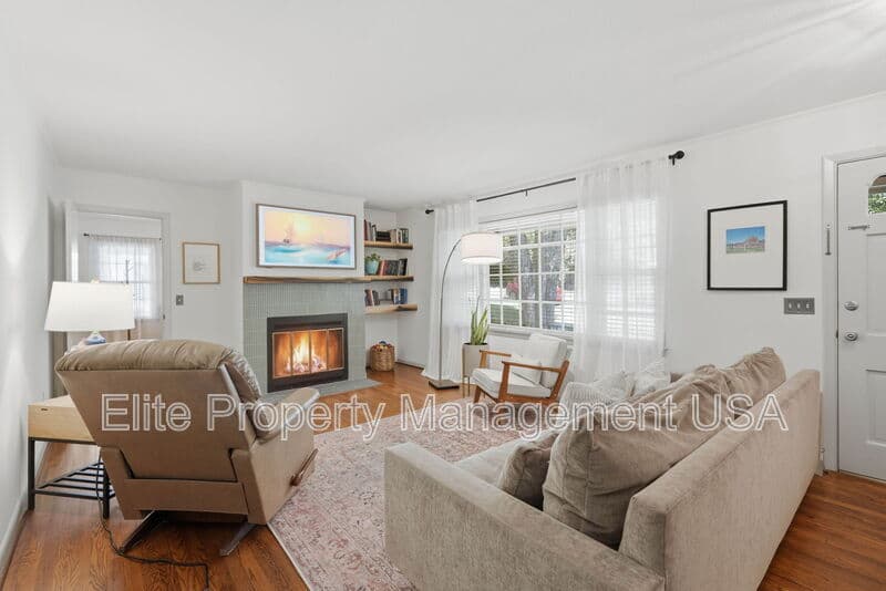 Gainesville House: 1338 Northwood Cir NE