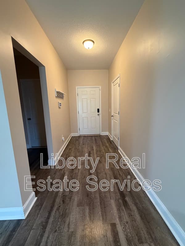 Hinesville House: 224 Whipple Ave
