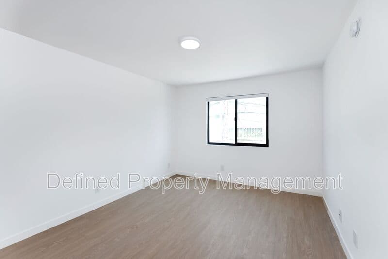 Los Angeles Condo: 1546 Bundy Drive
