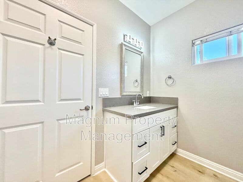 Murrieta House: 41410 Juniper St