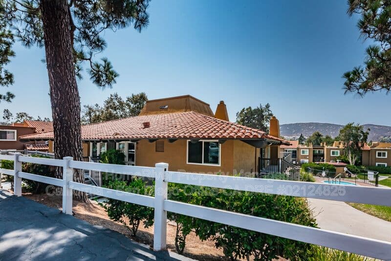 San Diego House: 17087 West Bernardo Drive
