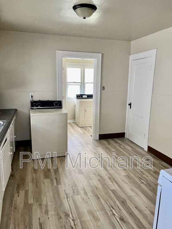 Mishawaka House: 121 W 12th St