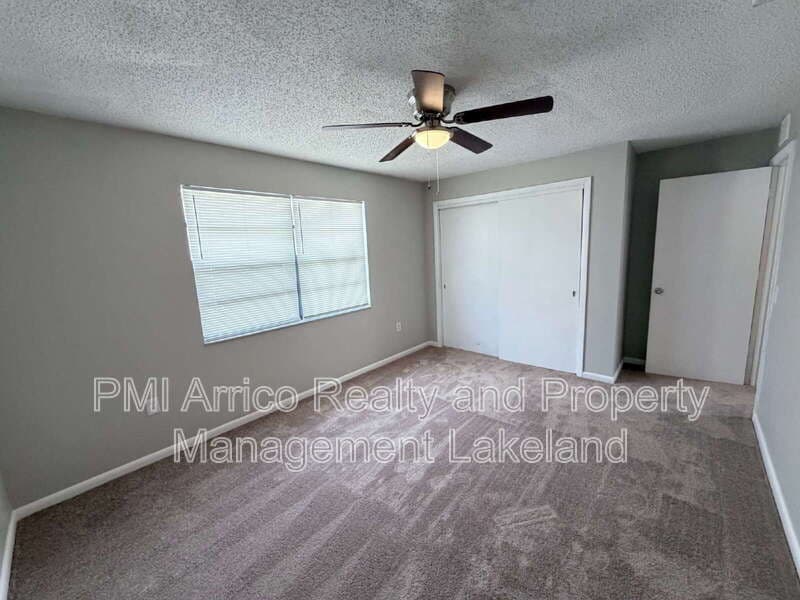 Lakeland House: 3584 Raintree Cir