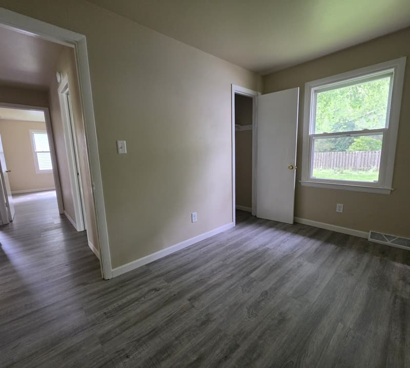 Menasha House: 1216 Meadowview Drive