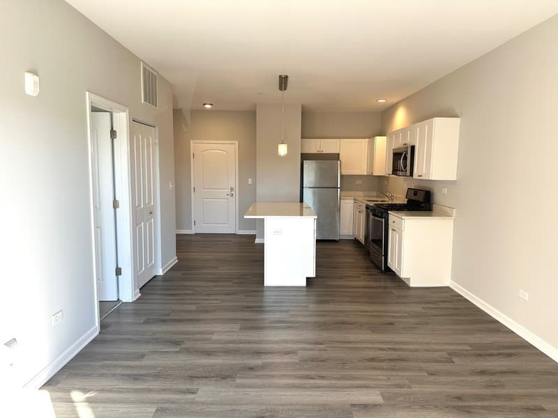 Woodstock Condo: 301 N Madison St