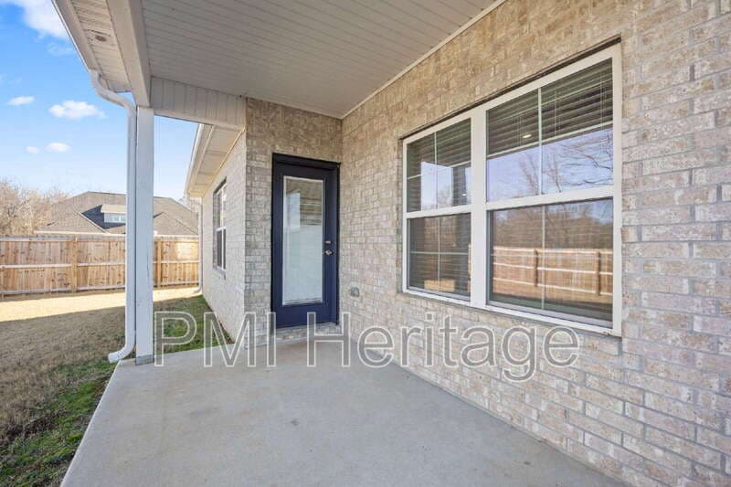 Bentonville House: 5802 Southwest Teppee Avenue