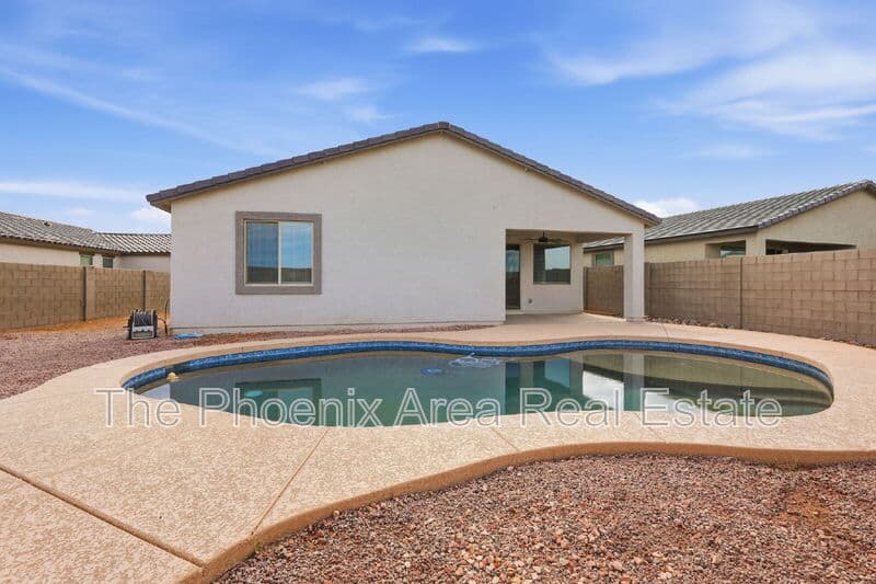 Maricopa House: 35786 W Santa Monica Ave