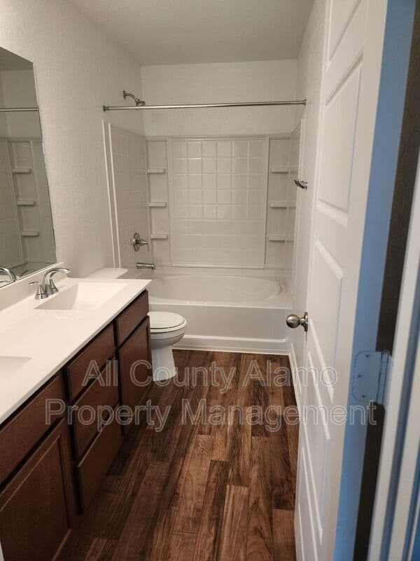San Antonio House: 9310 Platte Pl