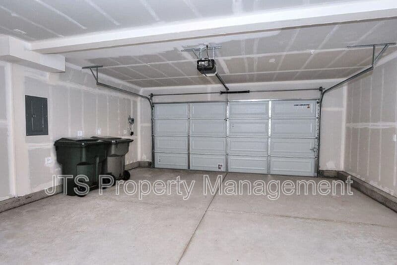 Roseville House: 2049 Shady Tree Circle