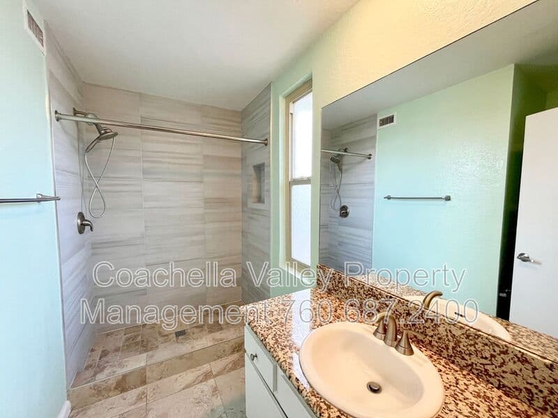 Palm Springs Condo: 400 N Sunrise Way