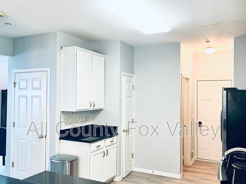 Hoffman Estates Townhome: 6090 Halloran Lane