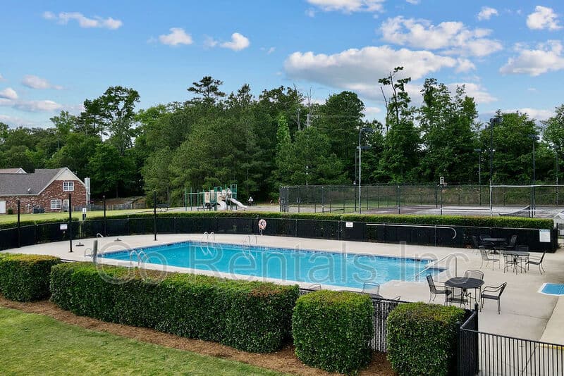 Calera House: 975 McAllister Drive