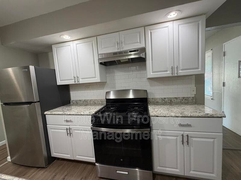 Saint Louis House: 10126 Edgefield Dr
