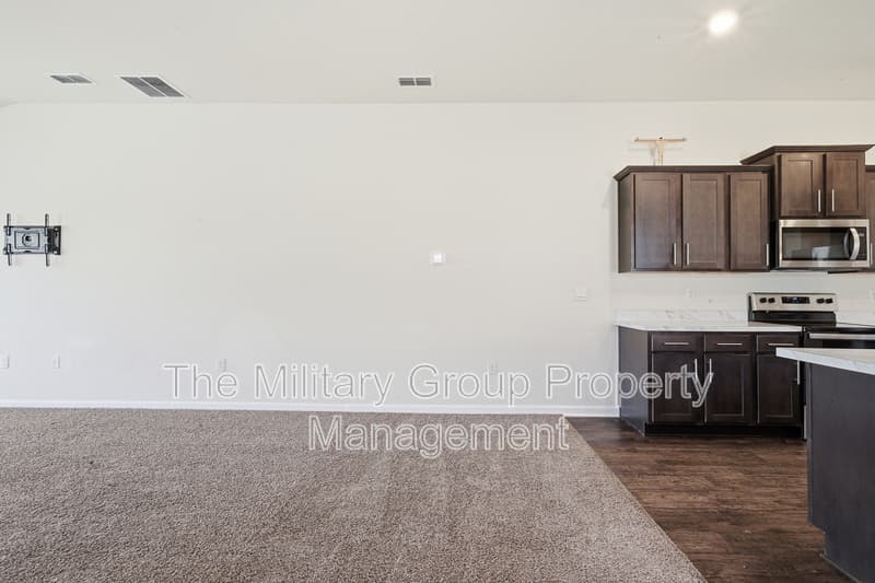 Jacksonville House: 15729 Equine Gait Dr