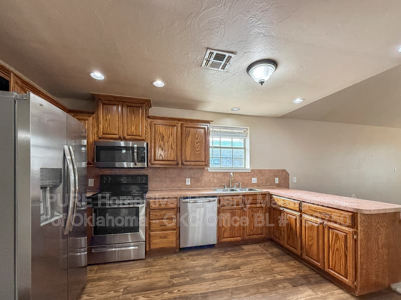 Moore House: 2521 Ridgewood Dr