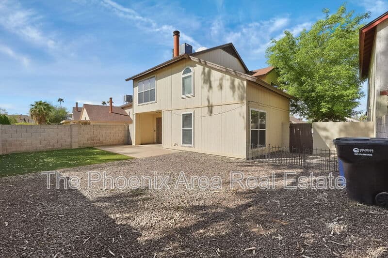 Chandler House: 1115 W Estrella Dr