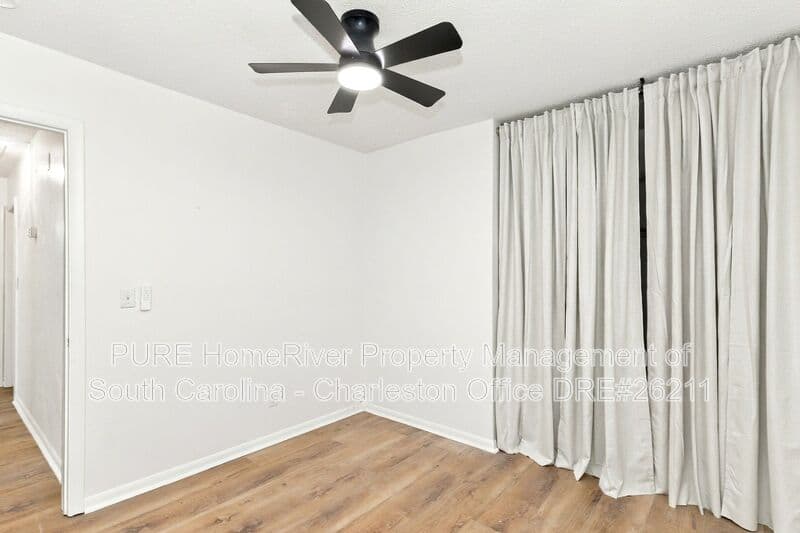 Summerville House: 108 Eaton Way