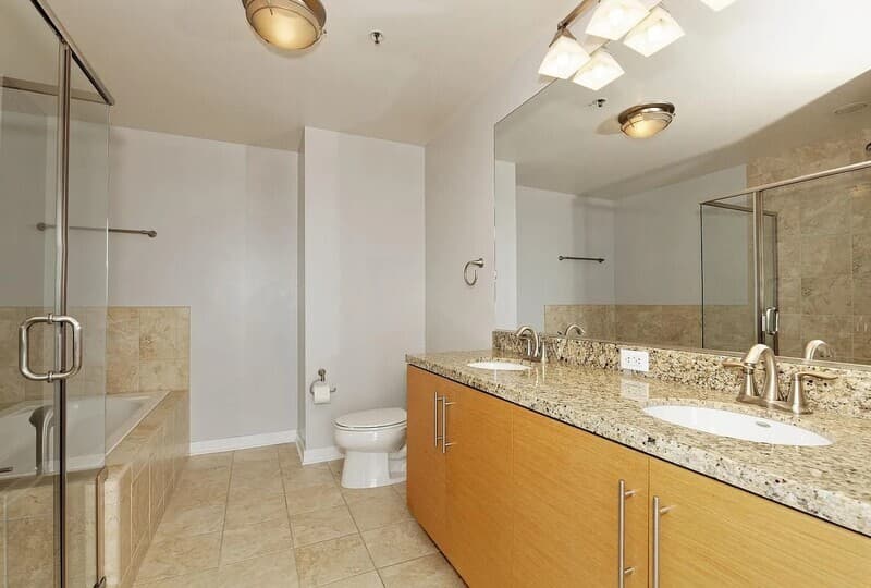 Oakland Condo: 222 Broadway St