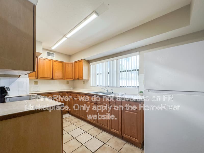 Leesburg House: 1316 Dora Dr