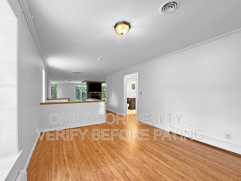 Williamsburg House: 712 Powell Street